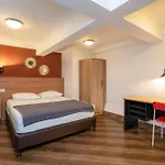 15 m² dengan 1 kamar tidur dan 1 kamar mandi pribadi di Blok M