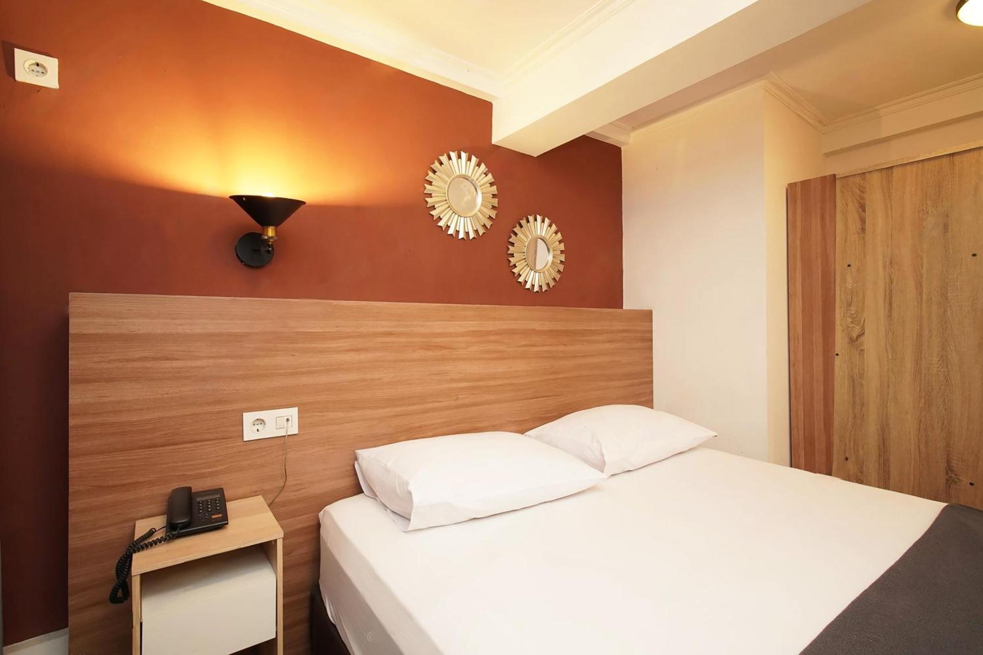Wisma tamu 15 M² Dengan 1 Kamar Tidur Dan 1 Kamar Mandi Pribadi Di Blok M 3*
