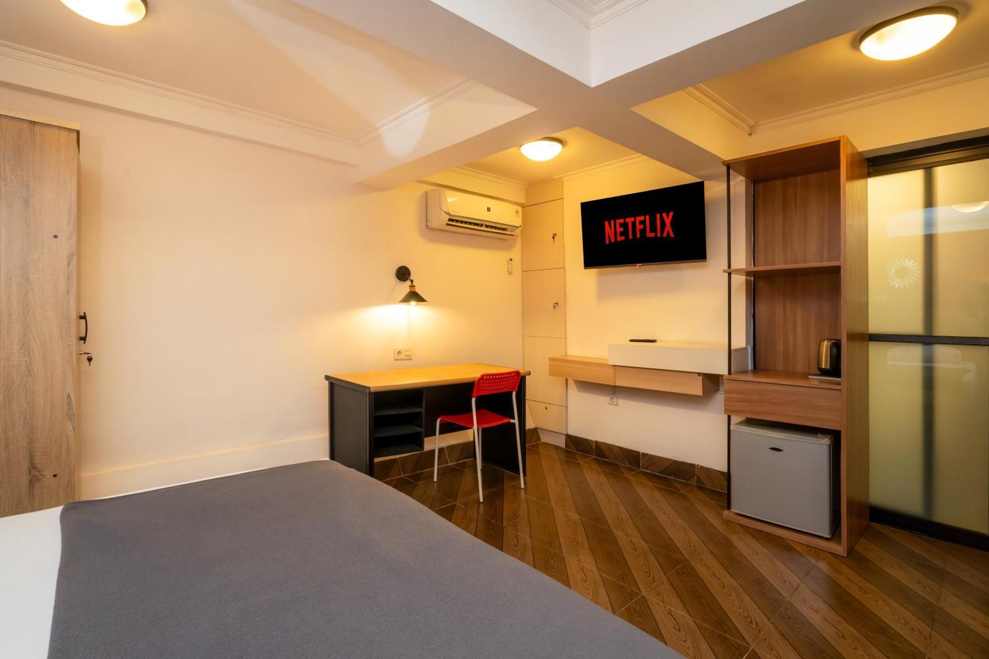 Wisma tamu 15 M² Dengan 1 Kamar Tidur Dan 1 Kamar Mandi Pribadi Di Blok M 3*