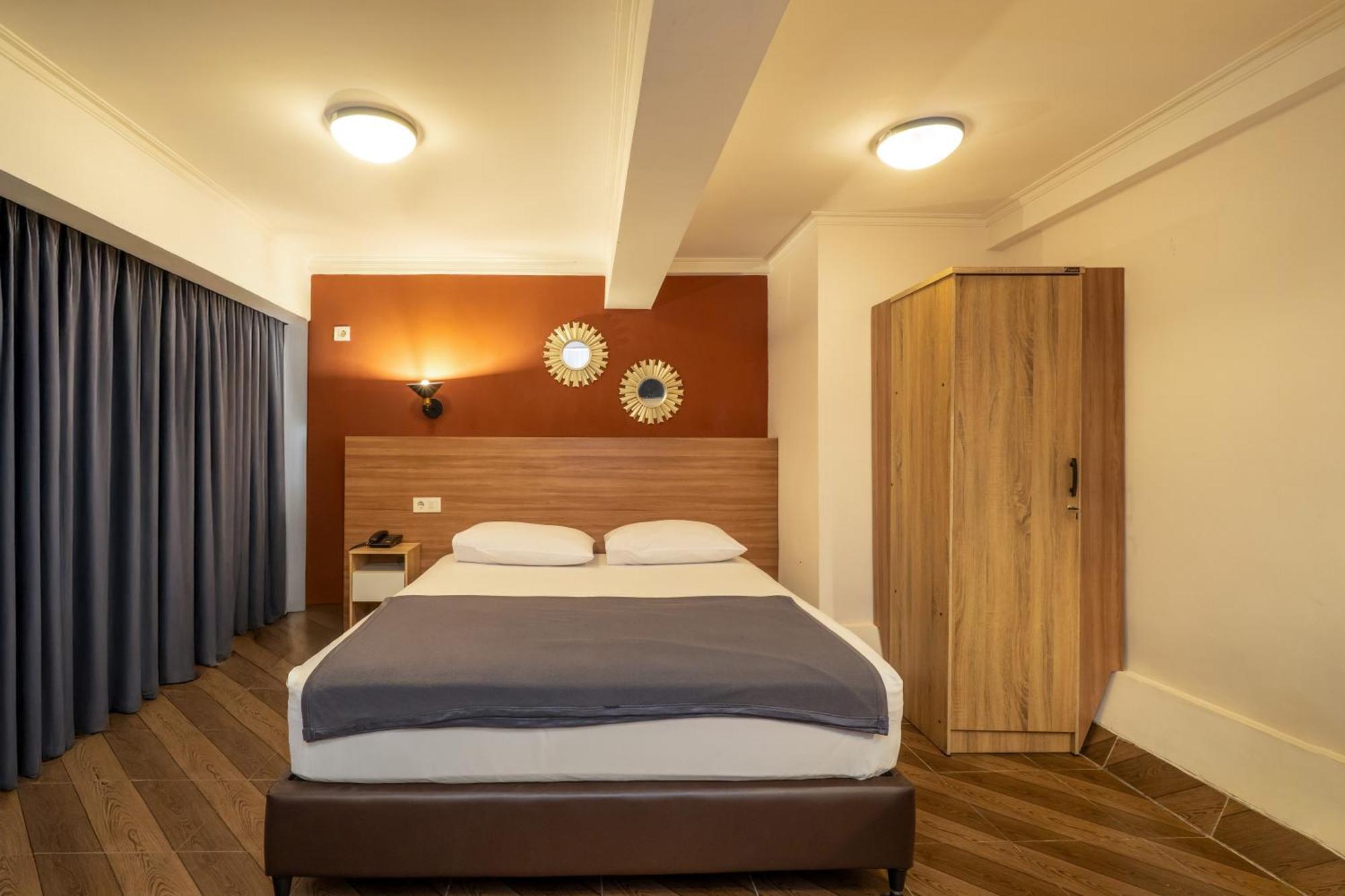 15 M² Dengan 1 Kamar Tidur Dan 1 Kamar Mandi Pribadi Di Blok M Wisma tamu Jakarta